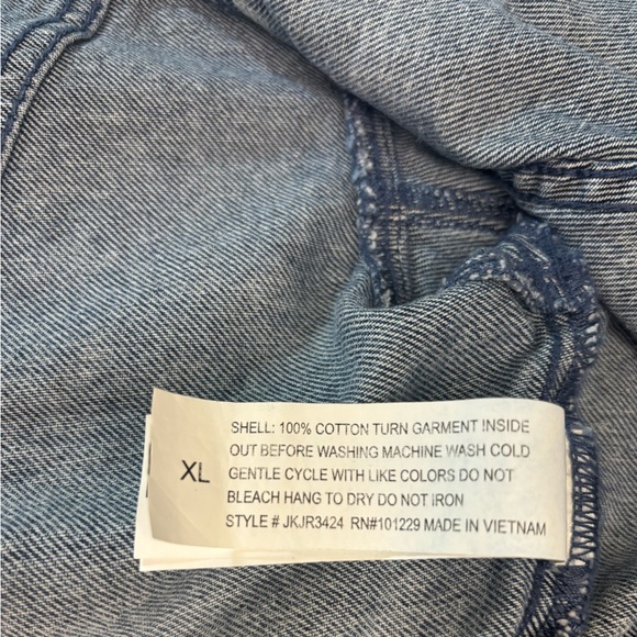 Ashley Vintage Charm Cropped Denim Jean Jacket - Picture 3 of 4